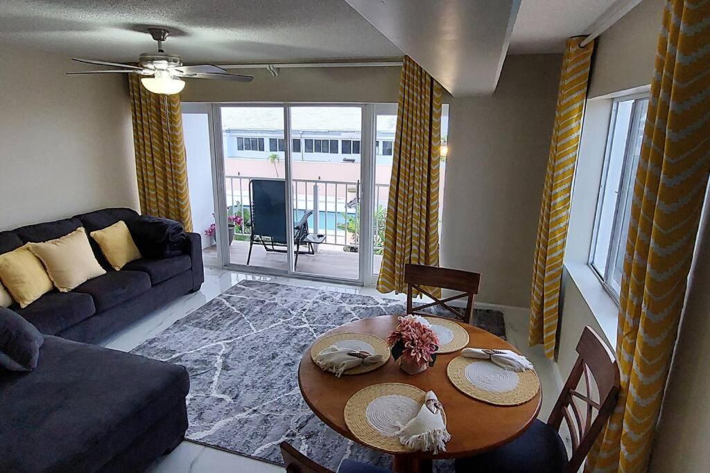 Nassau Harbour Cozy 2 Bedroom Condo Екстериор снимка