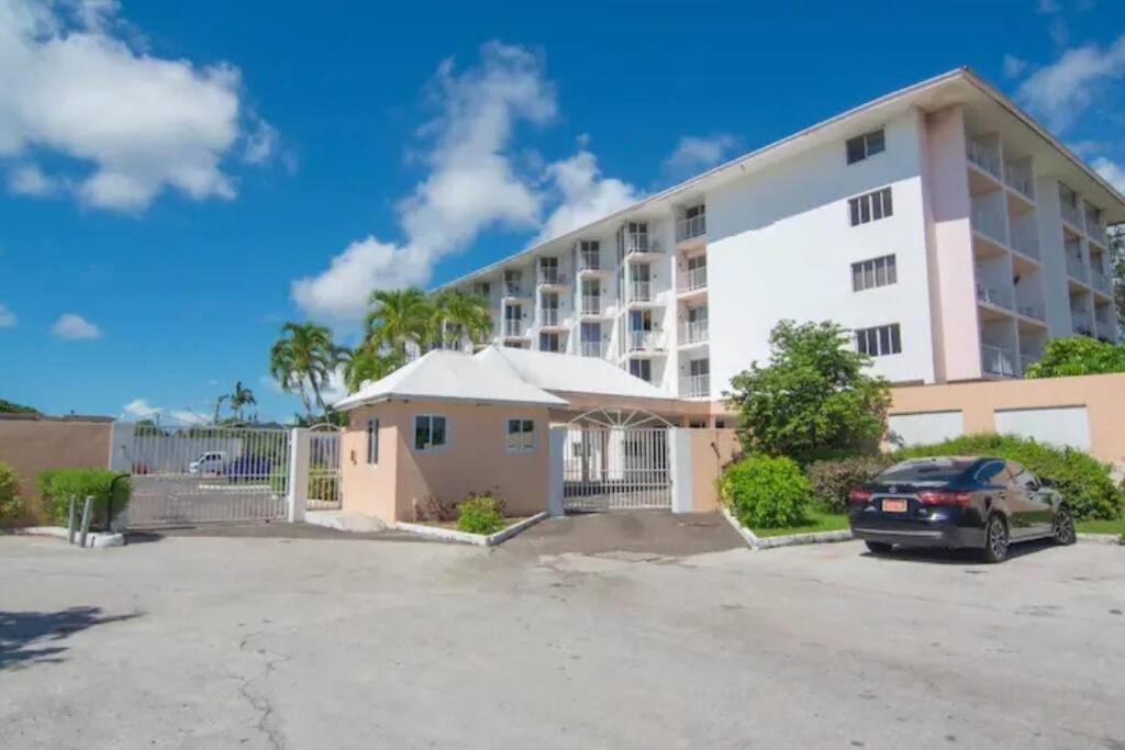 Nassau Harbour Cozy 2 Bedroom Condo Екстериор снимка